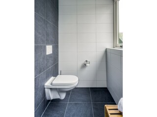 Eines der Badezimmer im Obergeschoss