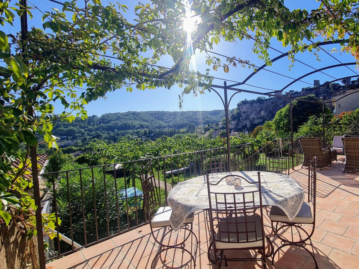 Outdoor dining room