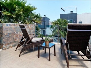 Sonnenbaden auf der Terrasse