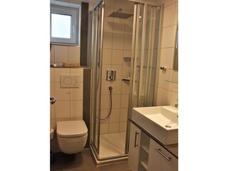 Badezimmer mit Dusche
