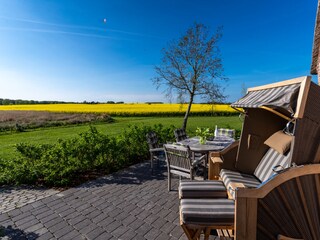 Terrasse mit Strandkorb