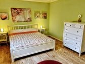 Großes Schlafzimmer 1x Doppelbett, 1 Einzelbett