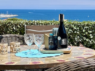 Apéritif auf der Terrasse