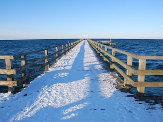 Seebrücke im Winter