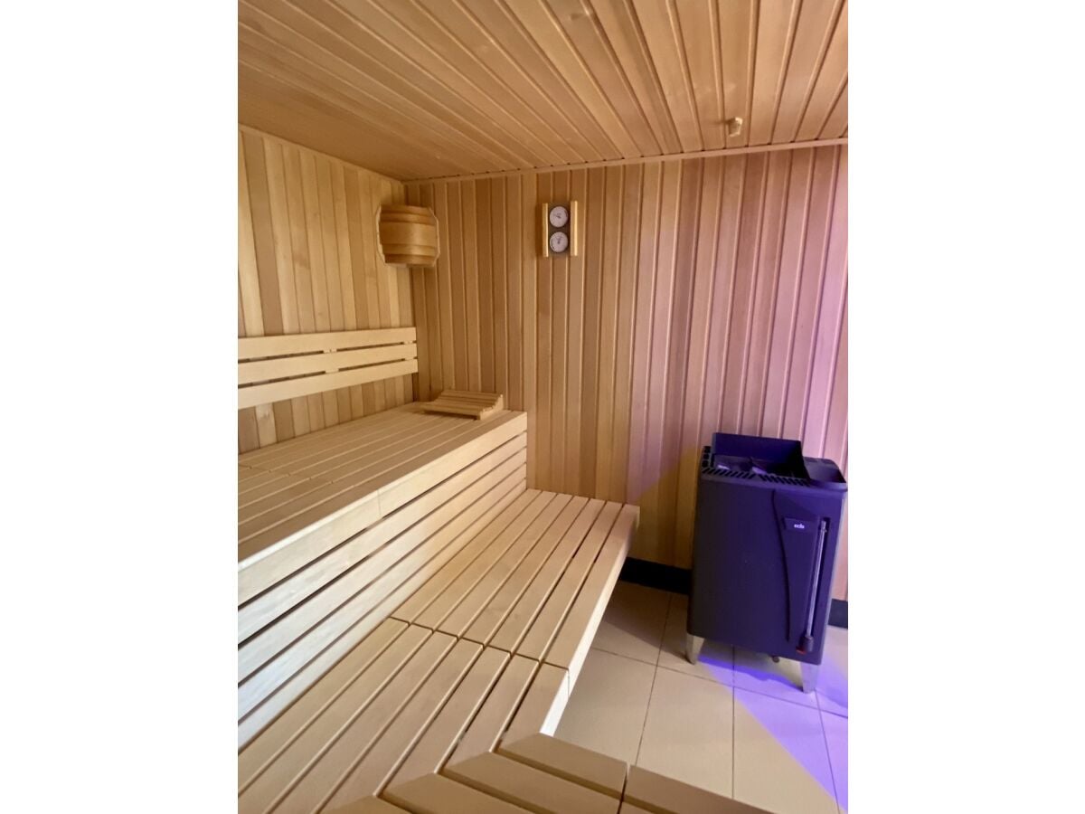 Finnische Sauna (90°C)