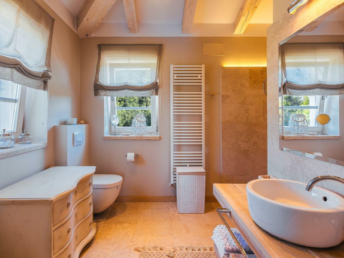 Badezimmer 3 en-suite drinnen im Schlafzimmer