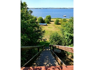 Treppe zum privaten Wasserzugang Bodden
