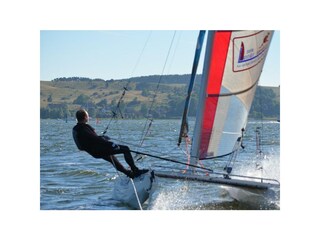 Katamaran Segeln auf dem Bodden