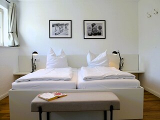 Schlafzimmer Gartenblick mit Bad en-Suite OG