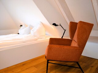 Schlafzimmer DG mit Schreibtisch