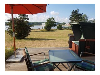 sonnige Terrasse mit dem  Blick ...