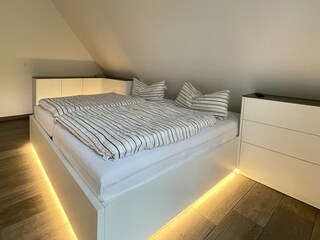 Schlafzimmer 2 (Weitwinkelaufnahme)