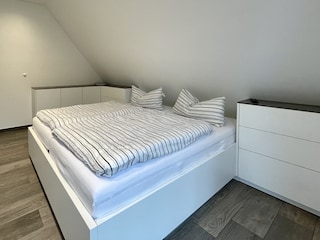 Schlafzimmer 2 (Weitwinkelaufnahme)