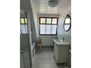 Badezimmer mit  Dusche