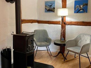 Schaukelstuhl-Ecke mit Kaminofen