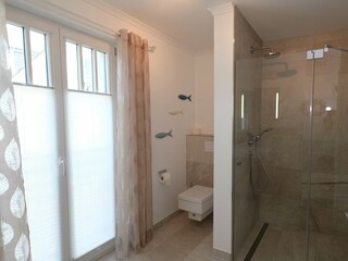 großes Badezimmer