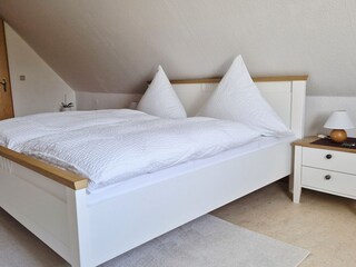 Das erste Schlafzimmer