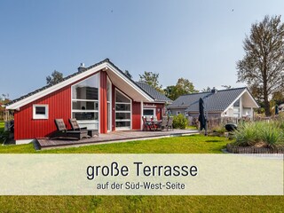 Terrasse mit gemütlichen Liegen