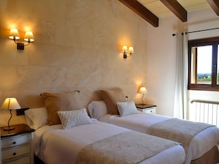 Cottage Búger Features 23