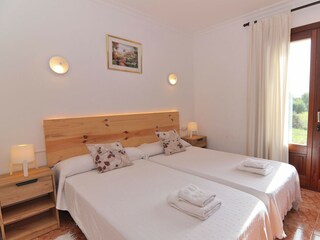 Cottage Búger Features 24