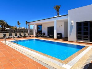 Maison de vacances à Playa Blanca avec piscine privée - Plage Blanca - image1