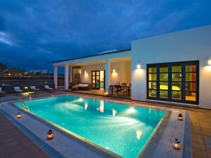 Holiday house Ferienhaus in Playa Blanca mit privatem Pool - Playa Blanca - image1