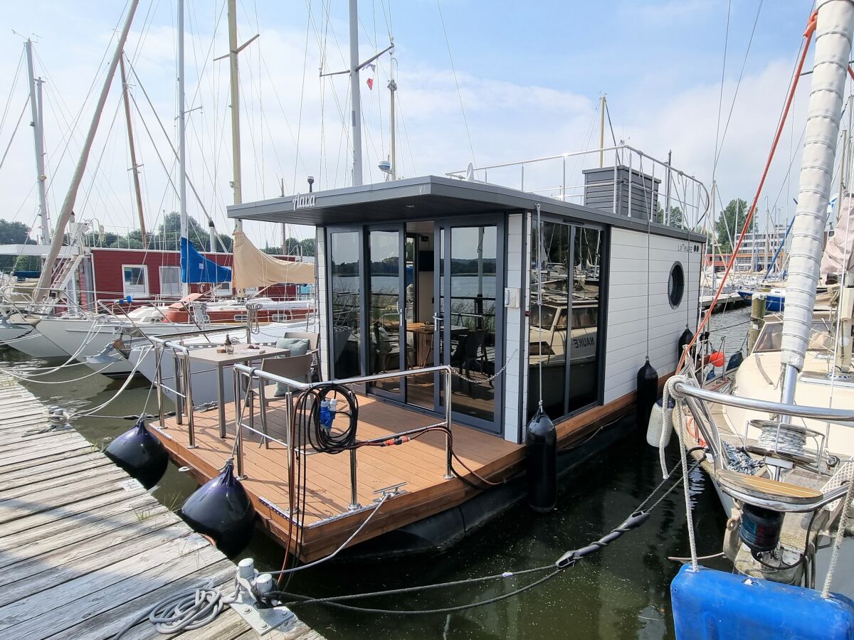 Außenansicht Hausboot Aava