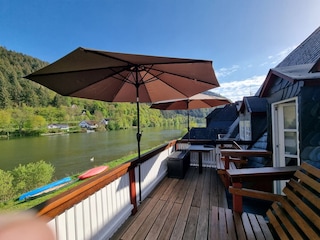 Moselschiefer Terrasse Blick Moselaufwärts