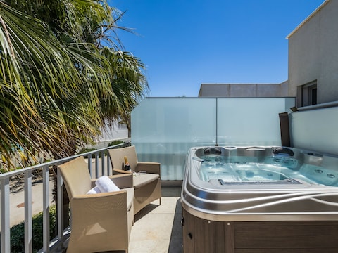 Design Villa OCV - Heated Pool and Jacuzzi