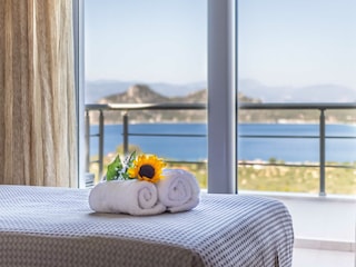 Villa Loutraki Features 16