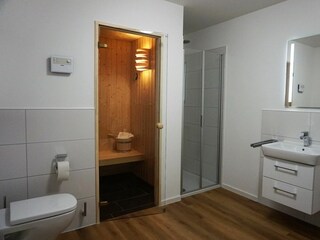 Dusche und eigene Sauna