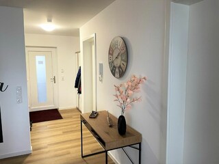 Blick zum Eingang / Garderobe