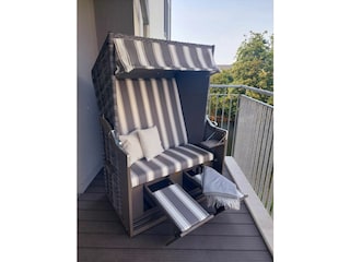 Strandkorb auf dem Balkon
