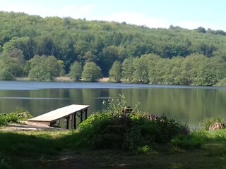 Der wunderschöne Badesee in Fußnähe