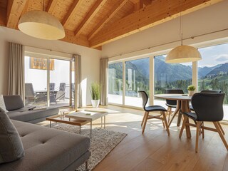gemütlicher Wohnraum mit grandiosem Panoramablick