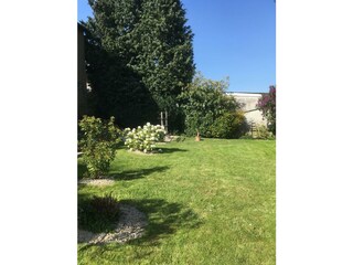 Garten direkt vor der Terrasse