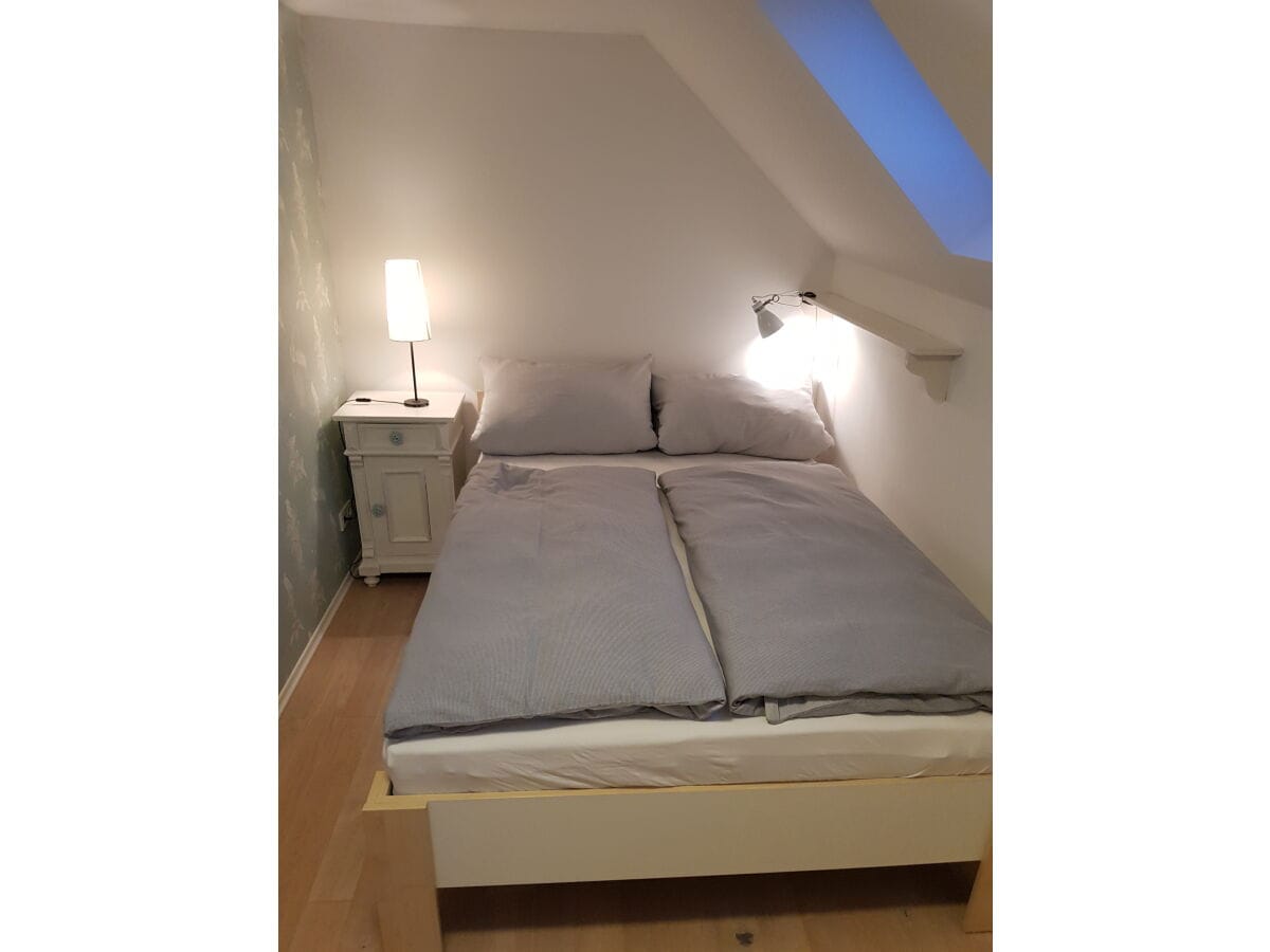 Schlafzimmer 1