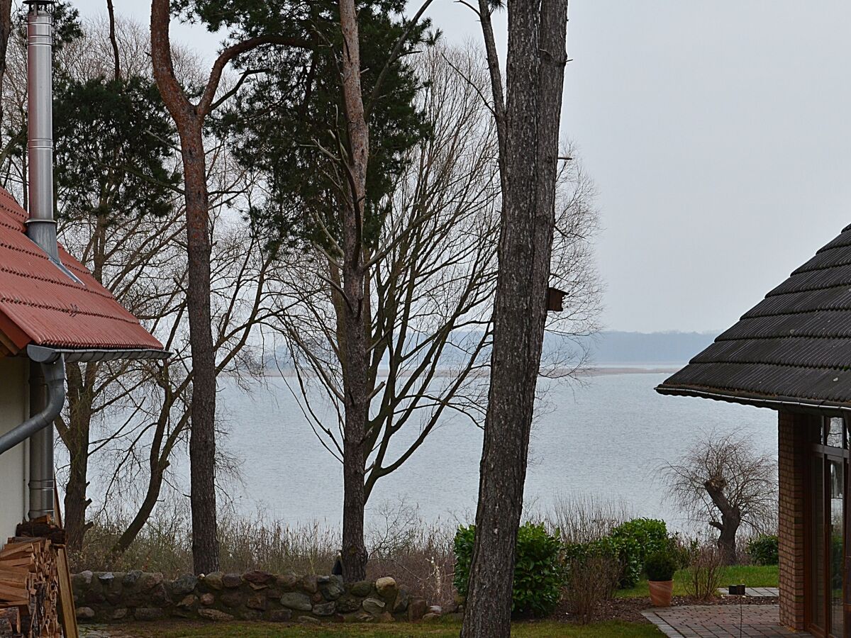 Blick von der Obergeschoss-Wohnung auf die Müritz