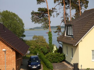 Blick von der Obergeschoss-Wohnung auf die Müritz.