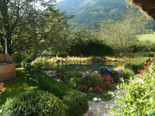 Schwimmteich mit Hot Pot
