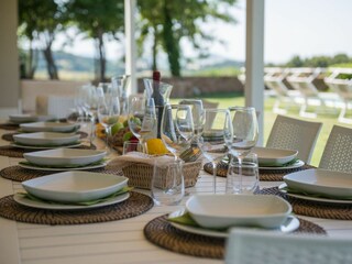 Villa Selene – Esstisch unter der Veranda