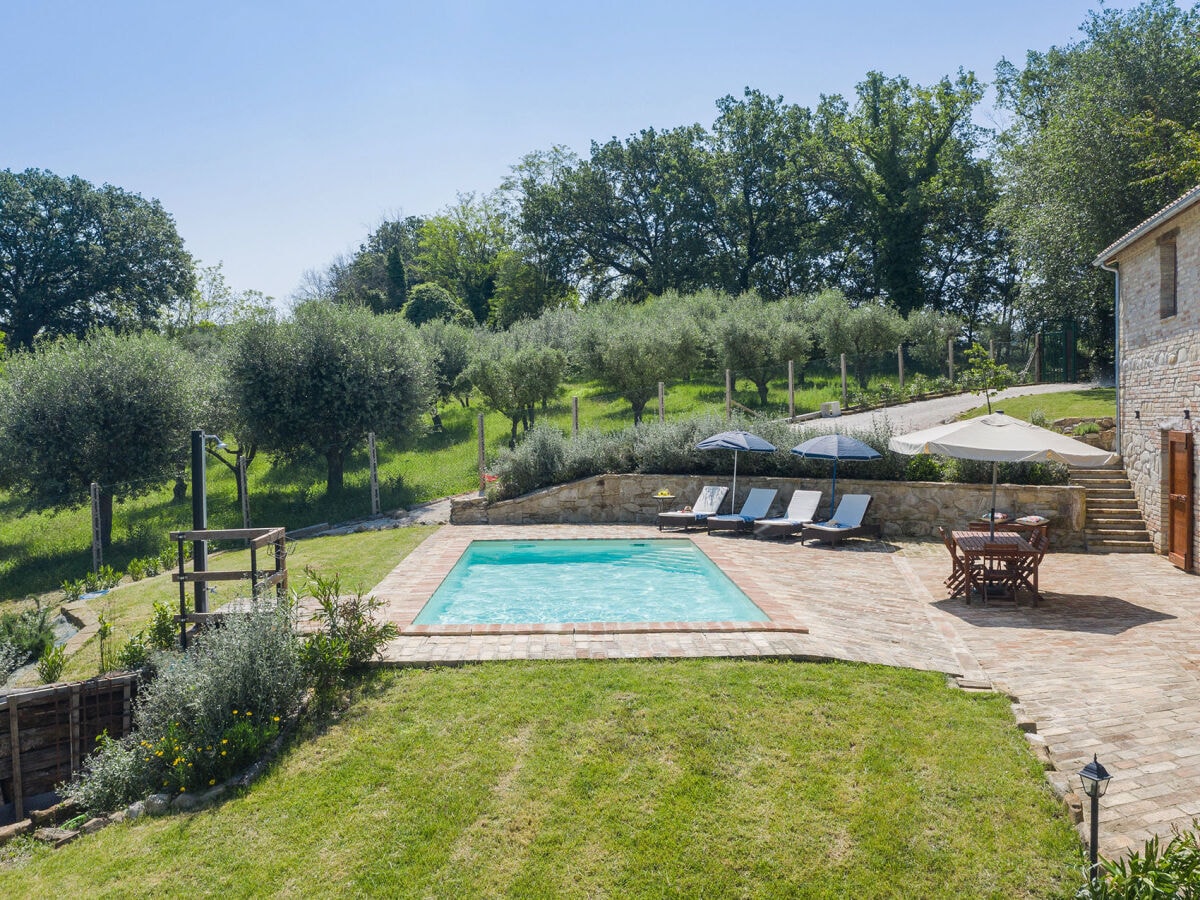 Villa Malu – Villa mit Pool in der Landschaft