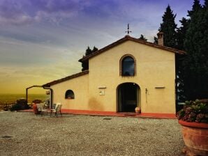 Agradable casa de vacaciones en Montelupo Fiorentino con jardín - Capraia y límite - image1