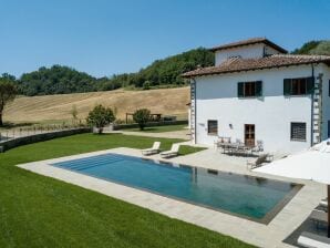 Einladendes Ferienhaus in Reggello mit Swimmingpool - Vecchietto - image1