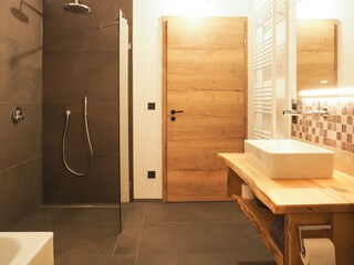 Kohnshof-Badezimmer-01