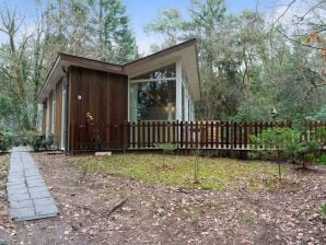 Vakantiehuis Idyllisch gelegen boshuis in Norg met sauna - Noordenveld - image1