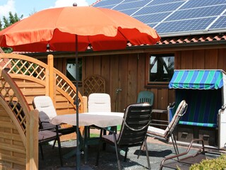 Sitzecke mit Grill und Strandkorb