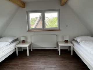 2. Schlafzimmer oben