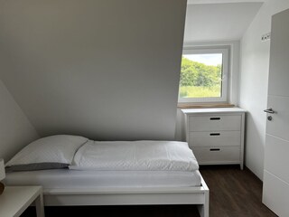 2. Schlafzimmer oben