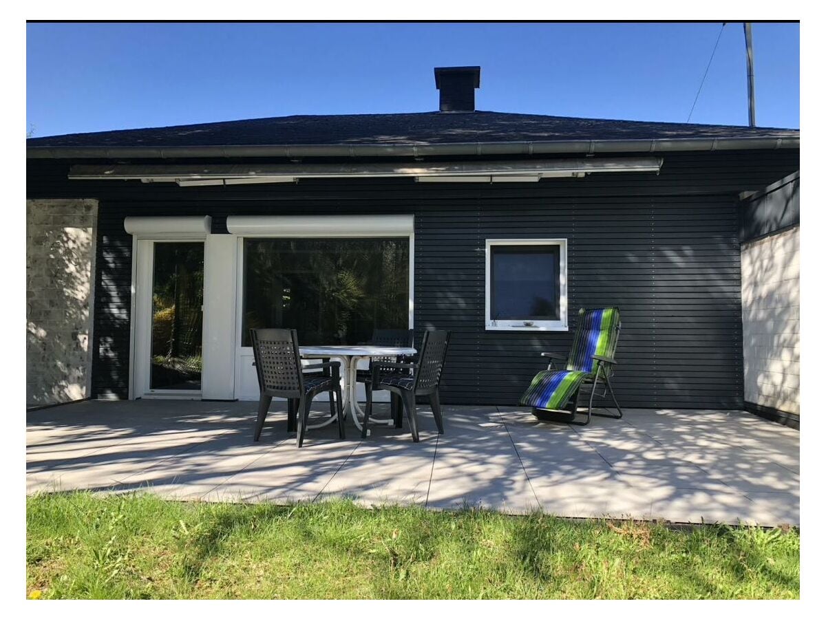 Große Terrasse mit Jalousie